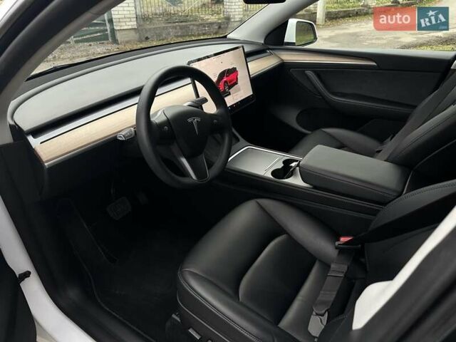 Белый Тесла Model Y, объемом двигателя 0 л и пробегом 42 тыс. км за 26999 $, фото 17 на Automoto.ua