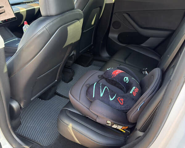 Белый Тесла Model Y, объемом двигателя 0 л и пробегом 29 тыс. км за 29500 $, фото 6 на Automoto.ua