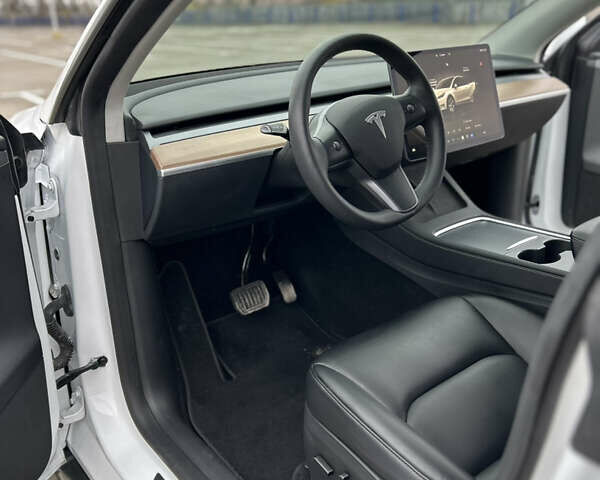 Белый Тесла Model Y, объемом двигателя 0 л и пробегом 38 тыс. км за 29950 $, фото 28 на Automoto.ua