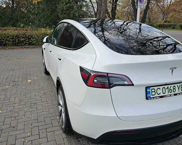 Белый Тесла Model Y, объемом двигателя 0 л и пробегом 32 тыс. км за 29000 $, фото 2 на Automoto.ua
