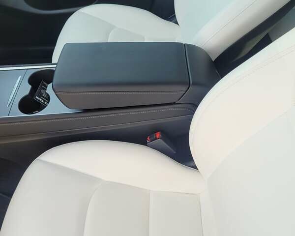 Белый Тесла Model Y, объемом двигателя 0 л и пробегом 4 тыс. км за 27400 $, фото 17 на Automoto.ua