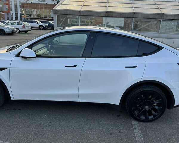 Белый Тесла Model Y, объемом двигателя 0 л и пробегом 24 тыс. км за 28999 $, фото 7 на Automoto.ua
