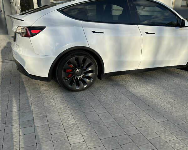 Белый Тесла Model Y, объемом двигателя 0 л и пробегом 73 тыс. км за 23999 $, фото 16 на Automoto.ua