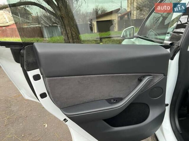 Белый Тесла Model Y, объемом двигателя 0 л и пробегом 39 тыс. км за 29500 $, фото 9 на Automoto.ua