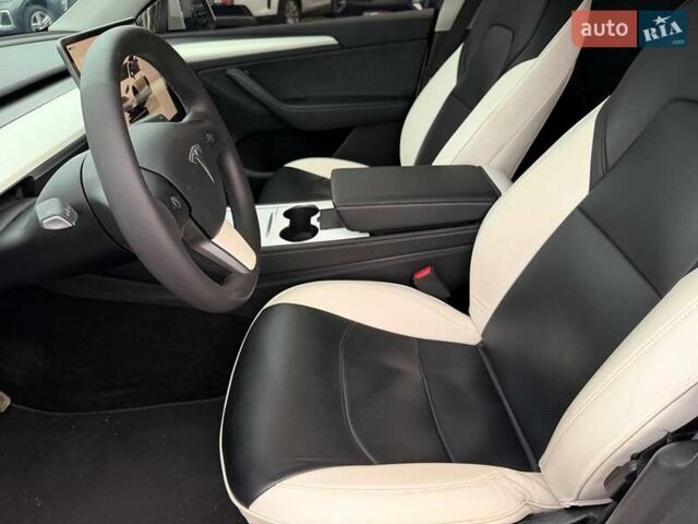 Белый Тесла Model Y, объемом двигателя 0 л и пробегом 53 тыс. км за 28800 $, фото 14 на Automoto.ua