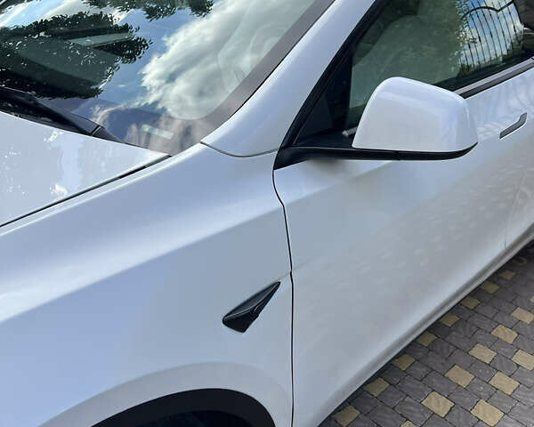 Белый Тесла Model Y, объемом двигателя 0 л и пробегом 43 тыс. км за 26000 $, фото 4 на Automoto.ua