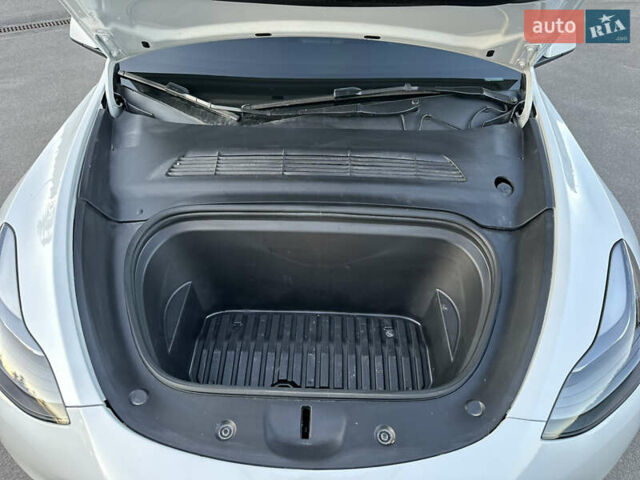 Білий Тесла Model Y, об'ємом двигуна 0 л та пробігом 45 тис. км за 27500 $, фото 58 на Automoto.ua