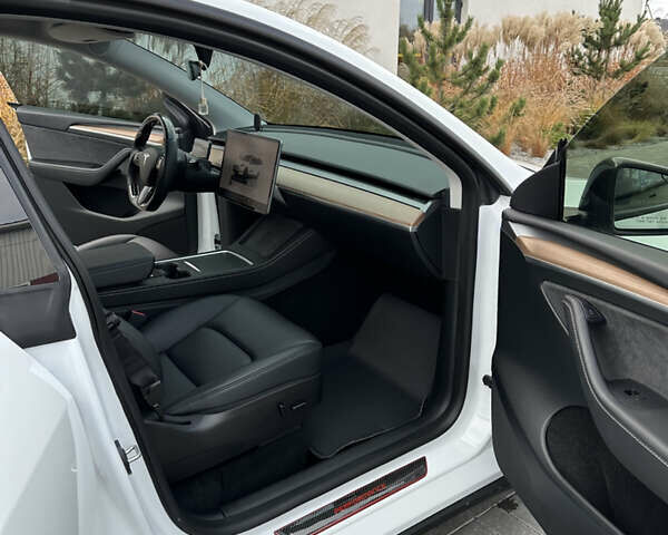 Белый Тесла Model Y, объемом двигателя 0 л и пробегом 24 тыс. км за 32000 $, фото 11 на Automoto.ua