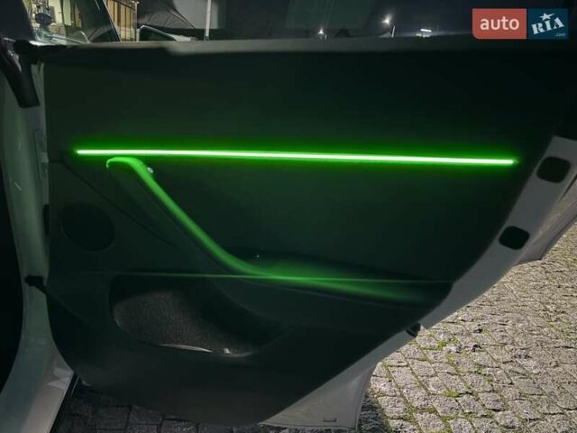 Белый Тесла Model Y, объемом двигателя 0 л и пробегом 47 тыс. км за 32500 $, фото 31 на Automoto.ua