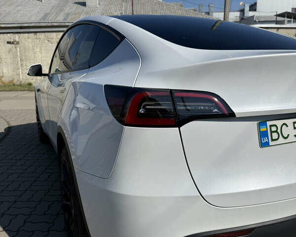 Белый Тесла Model Y, объемом двигателя 0 л и пробегом 32 тыс. км за 28200 $, фото 11 на Automoto.ua