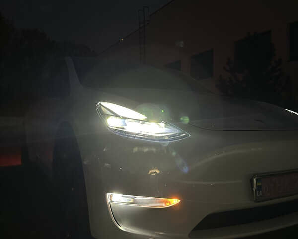 Белый Тесла Model Y, объемом двигателя 0 л и пробегом 24 тыс. км за 32000 $, фото 36 на Automoto.ua