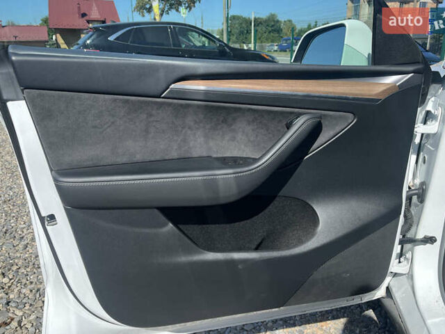 Білий Тесла Model Y, об'ємом двигуна 0 л та пробігом 34 тис. км за 36000 $, фото 8 на Automoto.ua