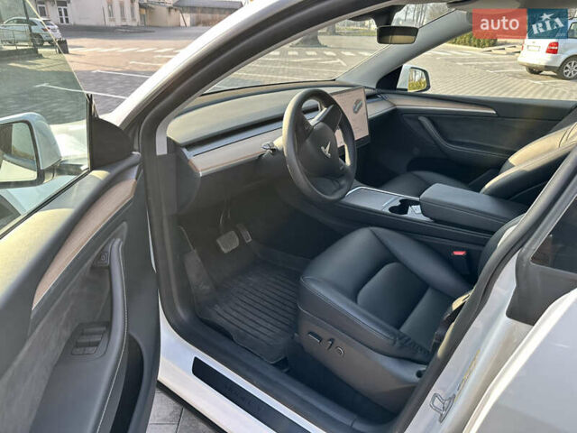 Белый Тесла Model Y, объемом двигателя 0 л и пробегом 18 тыс. км за 27300 $, фото 8 на Automoto.ua