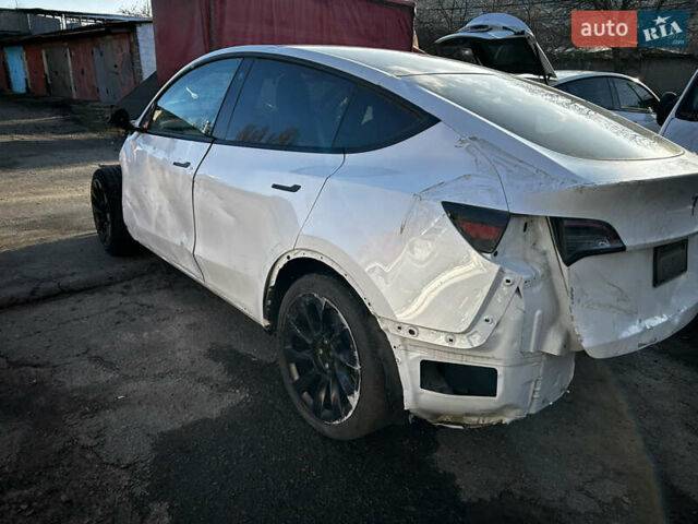 Белый Тесла Model Y, объемом двигателя 1.87 л и пробегом 64 тыс. км за 15500 $, фото 1 на Automoto.ua