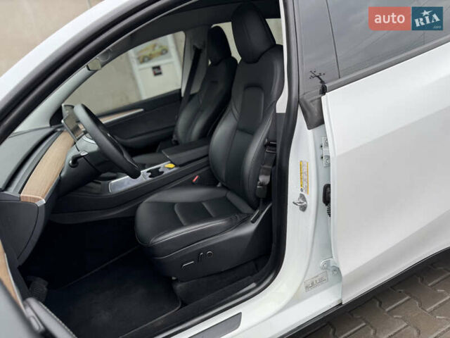 Білий Тесла Model Y, об'ємом двигуна 0 л та пробігом 37 тис. км за 25500 $, фото 18 на Automoto.ua
