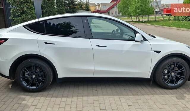 Белый Тесла Model Y, объемом двигателя 0 л и пробегом 4 тыс. км за 38500 $, фото 6 на Automoto.ua