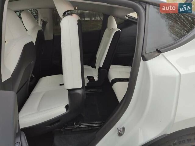 Белый Тесла Model Y, объемом двигателя 0 л и пробегом 24 тыс. км за 28999 $, фото 7 на Automoto.ua