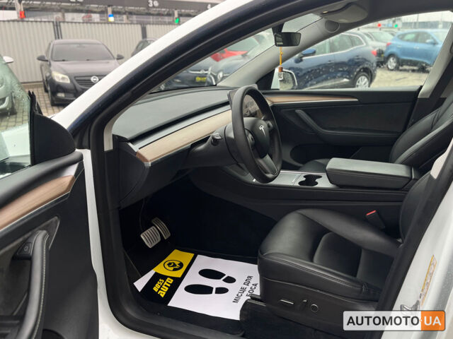 Білий Тесла Model Y, об'ємом двигуна 82 л та пробігом 33 тис. км за 35000 $, фото 12 на Automoto.ua