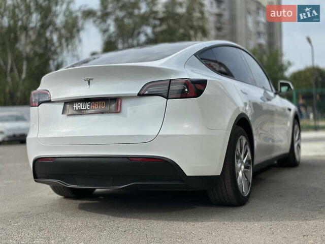 Білий Тесла Model Y, об'ємом двигуна 0 л та пробігом 47 тис. км за 27600 $, фото 22 на Automoto.ua