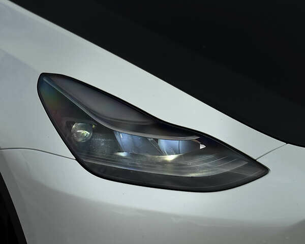 Білий Тесла Model Y, об'ємом двигуна 0 л та пробігом 52 тис. км за 32000 $, фото 3 на Automoto.ua