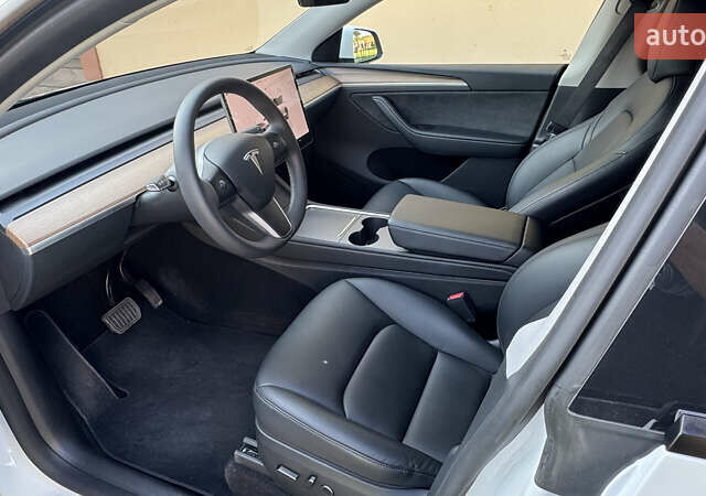 Белый Тесла Model Y, объемом двигателя 0 л и пробегом 35 тыс. км за 33000 $, фото 8 на Automoto.ua