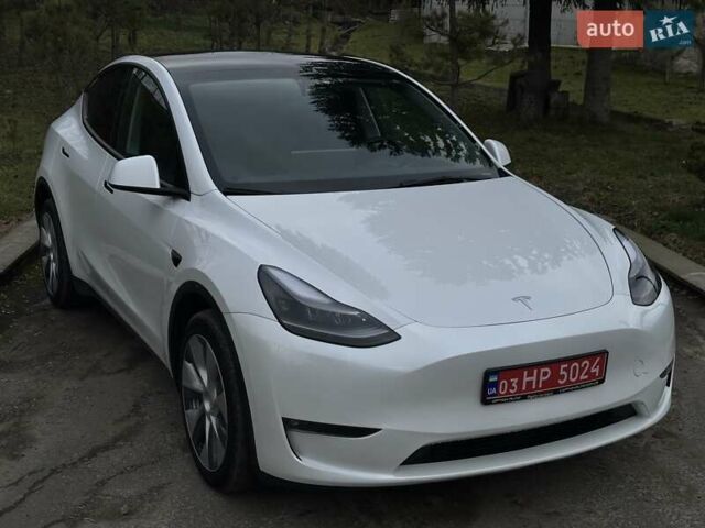 Белый Тесла Model Y, объемом двигателя 0 л и пробегом 42 тыс. км за 26999 $, фото 4 на Automoto.ua