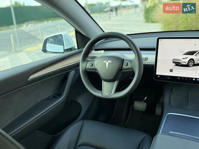 Белый Тесла Model Y, объемом двигателя 0 л и пробегом 35 тыс. км за 34500 $, фото 29 на Automoto.ua