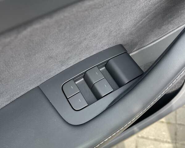 Білий Тесла Model Y, об'ємом двигуна 0 л та пробігом 25 тис. км за 28500 $, фото 20 на Automoto.ua