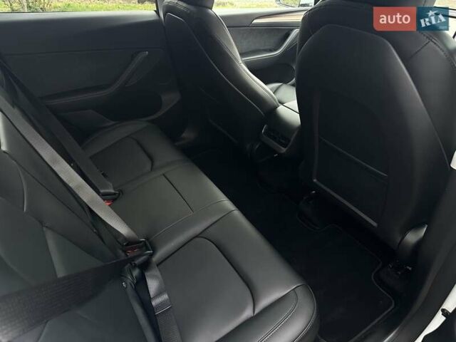 Белый Тесла Model Y, объемом двигателя 0 л и пробегом 42 тыс. км за 26999 $, фото 35 на Automoto.ua