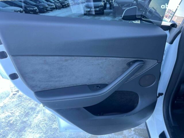 Белый Тесла Model Y, объемом двигателя 0 л и пробегом 13 тыс. км за 33190 $, фото 8 на Automoto.ua