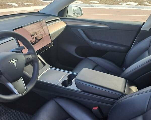Белый Тесла Model Y, объемом двигателя 0 л и пробегом 48 тыс. км за 28500 $, фото 5 на Automoto.ua