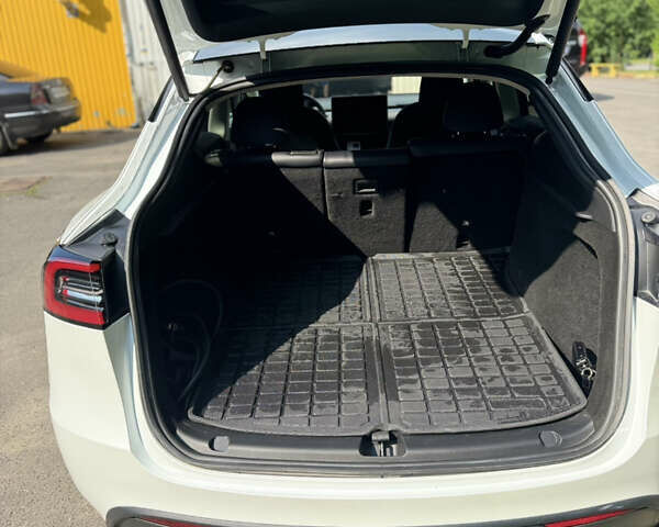 Белый Тесла Model Y, объемом двигателя 0 л и пробегом 48 тыс. км за 27800 $, фото 4 на Automoto.ua