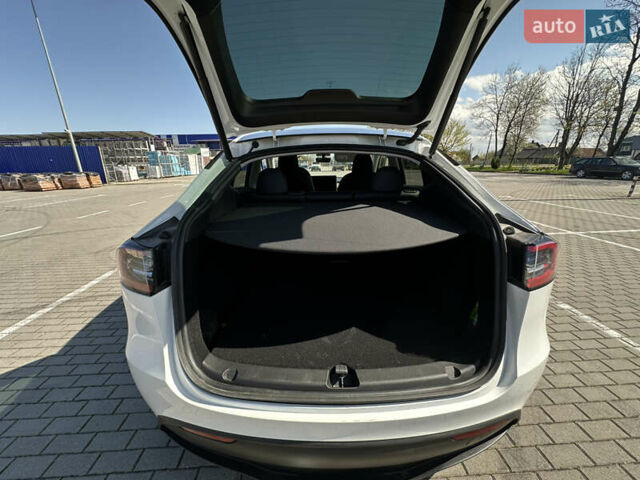 Белый Тесла Model Y, объемом двигателя 0 л и пробегом 32 тыс. км за 27199 $, фото 14 на Automoto.ua