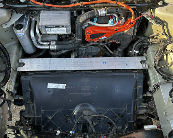 Белый Тесла Model Y, объемом двигателя 1.87 л и пробегом 64 тыс. км за 15500 $, фото 6 на Automoto.ua