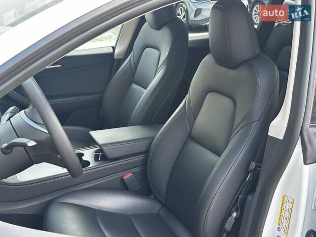 Білий Тесла Model Y, об'ємом двигуна 0 л та пробігом 36 тис. км за 30999 $, фото 11 на Automoto.ua