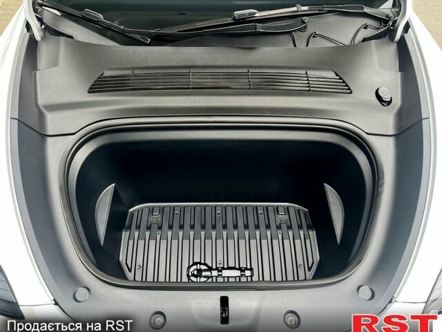 Белый Тесла Model Y, объемом двигателя 0 л и пробегом 40 тыс. км за 28499 $, фото 9 на Automoto.ua