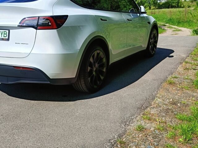 Белый Тесла Model Y, объемом двигателя 0 л и пробегом 21 тыс. км за 33000 $, фото 2 на Automoto.ua