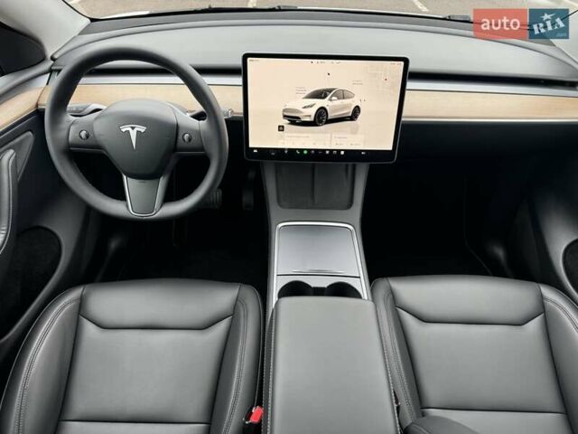 Белый Тесла Model Y, объемом двигателя 0 л и пробегом 59 тыс. км за 31490 $, фото 15 на Automoto.ua