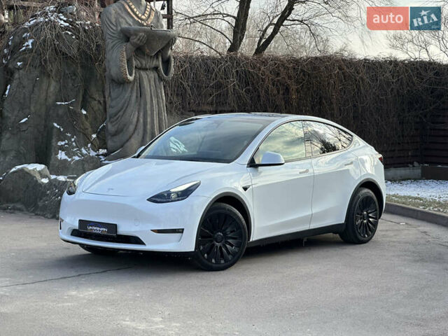 Белый Тесла Model Y, объемом двигателя 0 л и пробегом 3 тыс. км за 39899 $, фото 1 на Automoto.ua
