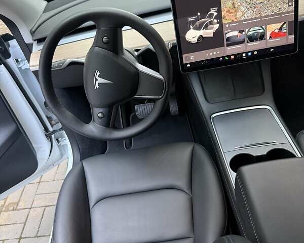 Белый Тесла Model Y, объемом двигателя 0 л и пробегом 33 тыс. км за 32000 $, фото 11 на Automoto.ua