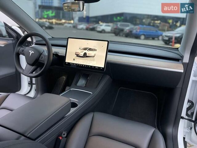 Білий Тесла Model Y, об'ємом двигуна 0 л та пробігом 27 тис. км за 28500 $, фото 16 на Automoto.ua