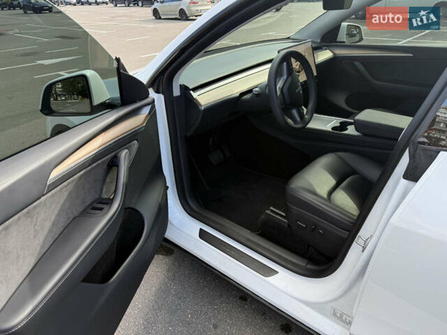 Тесла Model Y 2023 в Киеве на Automoto.ua Белый Тесла Model Y, объемом двигателя 0 л и пробегом 70 тыс. км за 31000 $, фото 13 на Automoto.ua