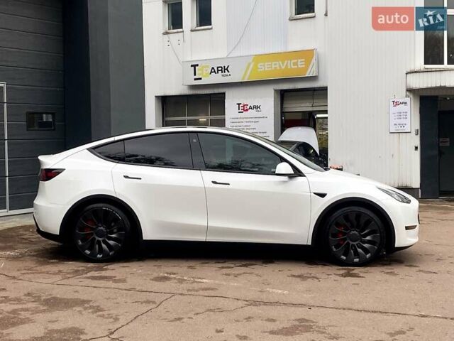 Белый Тесла Model Y, объемом двигателя 0 л и пробегом 49 тыс. км за 34999 $, фото 10 на Automoto.ua