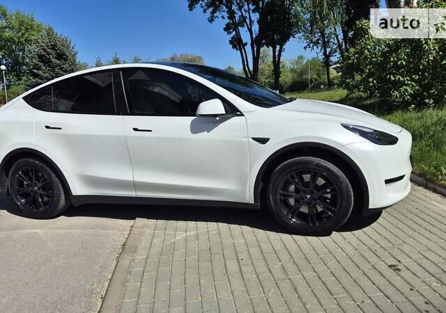 Белый Тесла Model Y, объемом двигателя 0 л и пробегом 11 тыс. км за 35000 $, фото 9 на Automoto.ua