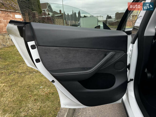 Белый Тесла Model Y, объемом двигателя 0 л и пробегом 8 тыс. км за 30400 $, фото 26 на Automoto.ua