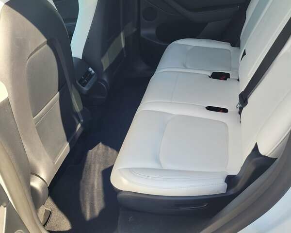 Белый Тесла Model Y, объемом двигателя 0 л и пробегом 4 тыс. км за 27400 $, фото 26 на Automoto.ua