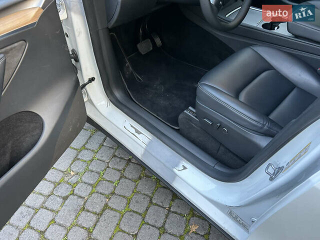 Білий Тесла Model Y, об'ємом двигуна 0 л та пробігом 101 тис. км за 20500 $, фото 15 на Automoto.ua