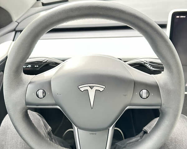 Белый Тесла Model Y, объемом двигателя 0 л и пробегом 51 тыс. км за 31750 $, фото 24 на Automoto.ua