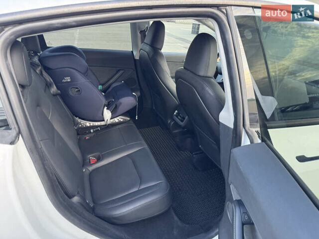 Белый Тесла Model Y, объемом двигателя 0 л и пробегом 24 тыс. км за 28999 $, фото 13 на Automoto.ua