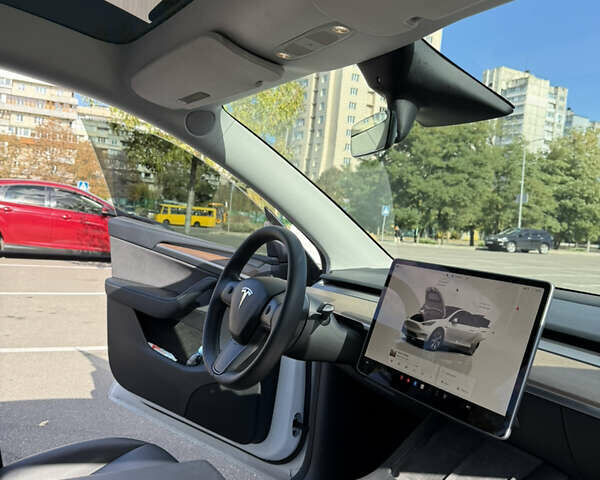 Тесла Model Y 2023 в Киеве на Automoto.ua Белый Тесла Model Y, объемом двигателя 0 л и пробегом 70 тыс. км за 31000 $, фото 23 на Automoto.ua